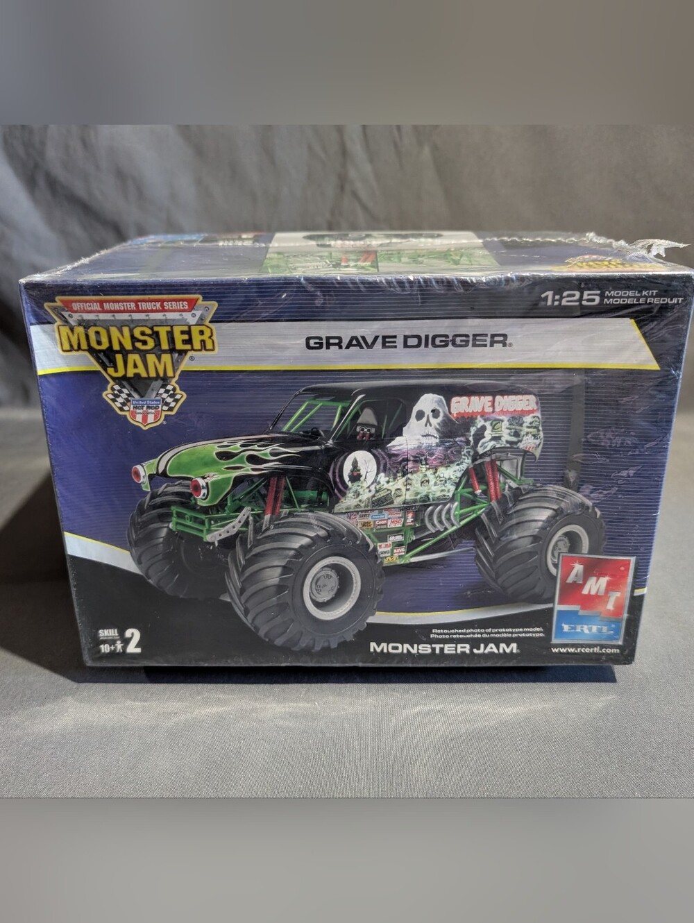 AMT/ ERTL Grave Digger Monster Jam Truck Model Kit 1:25 New In Sealed Box